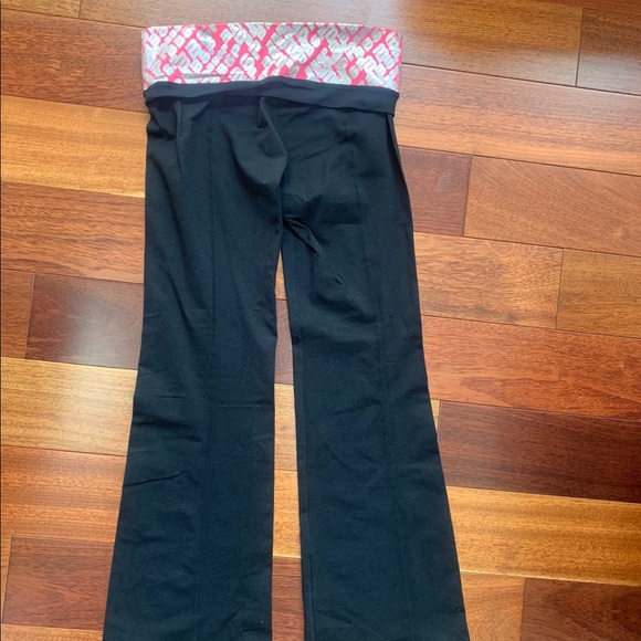 Bebe Sport Foldover pants in black/pink/silver- size medium - Picture 7 of 10